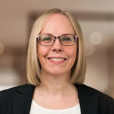Porträtt av Karolina Vikberg, Reg. Fastighetsmäklare & Franchisetagare på HusmanHagberg Hässleholm
